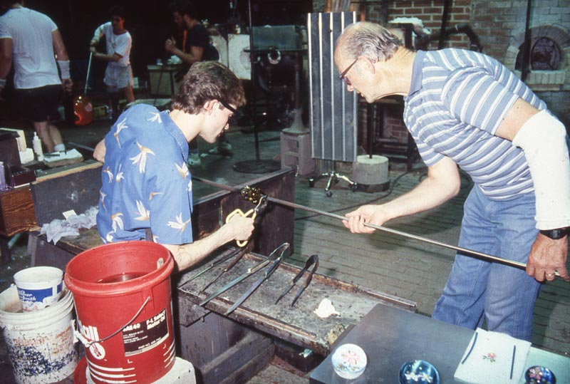 1986 Paperweight Weekend Demonstration by Gordon Smith (seated) and Johne Parsley