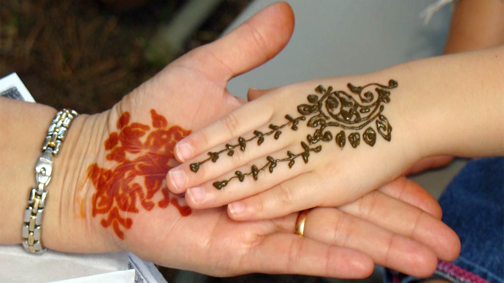 henna tatoos
