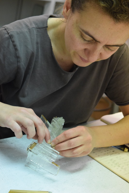 Closeup of Gulfidan Ozmen working on a piece of unseen glass art.
