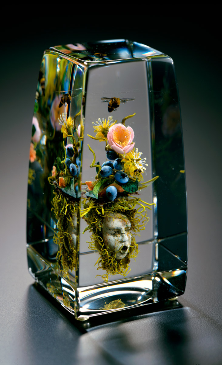 Tea Rose Bouquet Botanical with Mask, Paul Stankard, 2004. Photo Credit: Douglas Schaible of Schaible Photography.
